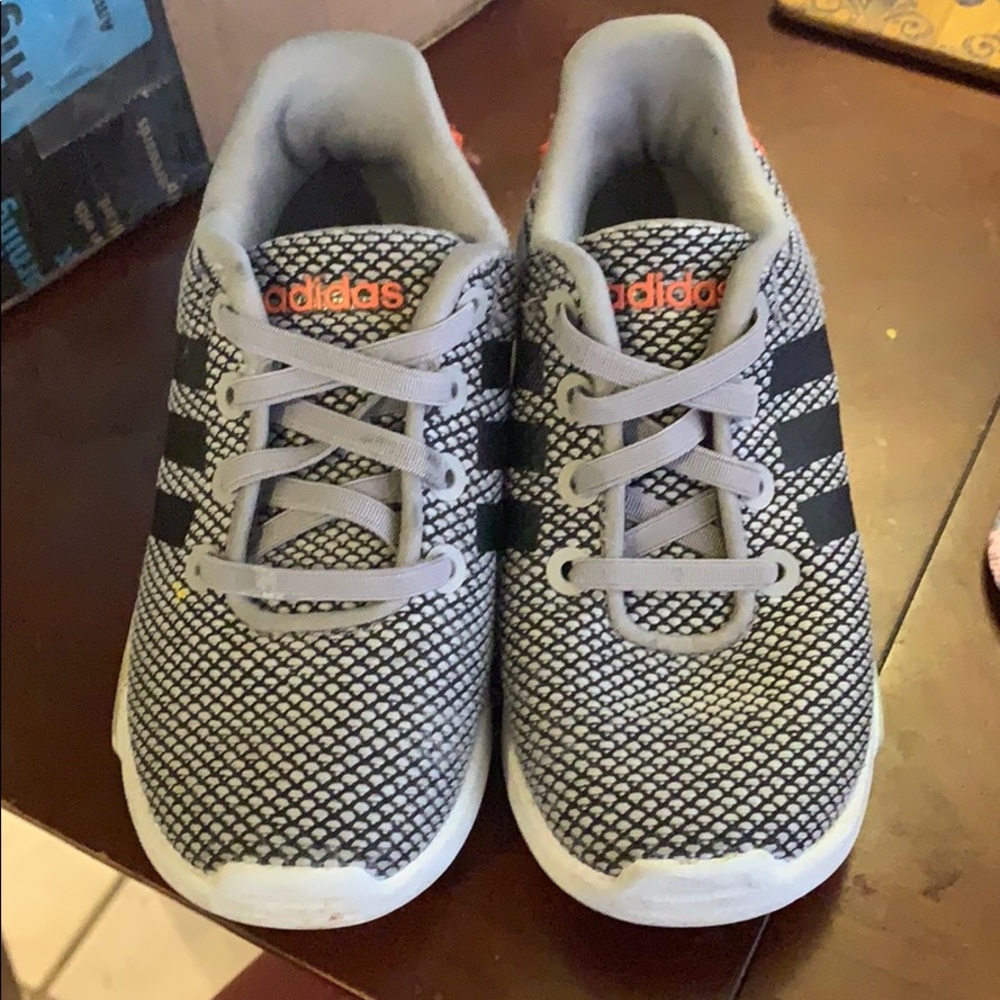 Adidas Sz 7 Kids Shoes